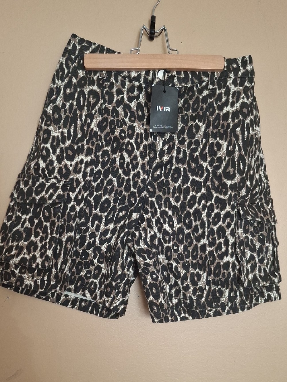 Leopard Print Cargo Shorts - Black & Tan Woman Sz M